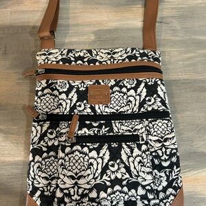 Stone Mountain shoulder purse 11 inches tall 9 inches across